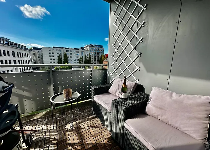 Central Apt With 2 Balconies